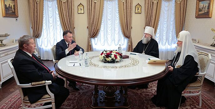 Святейший Патриарх Кирилл провел встречу с полпредом президента в Южном федеральном округе Владимиром Устиновым и губернатором Ростовской области Юрием Слюсарем