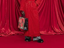 Balenciaga удивил поклонников «бабушкиными» сумками-пакетами за 180 тыс. рублей