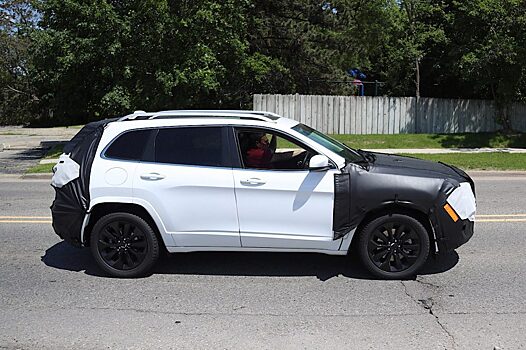 Jeep Cherokee освежит «лицо» к 2018 году