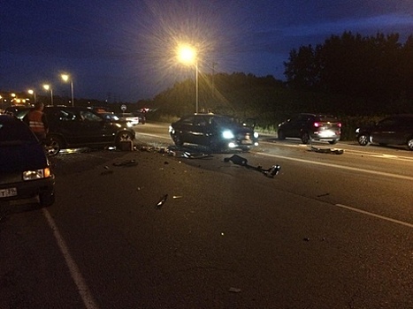 В аварии на Приморском кольце пострадали водитель и пассажир Volkswagen Golf