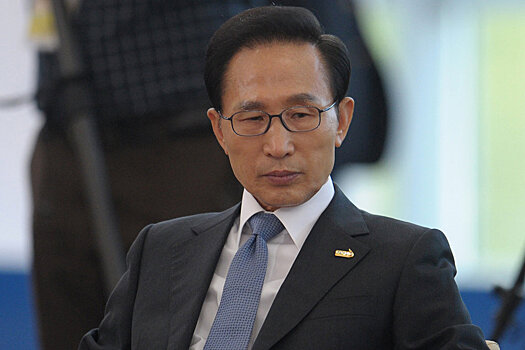 Экс-президента Южной Кореи приговорили к тюрьме