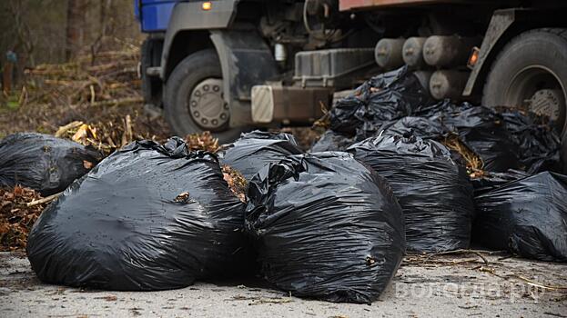 Мешки с мусором после субботника вывозят по графику в Вологде
