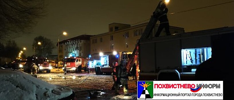 Ночью на ул. Товарной в Самаре 88 человек тушили пожар в гаражном массиве