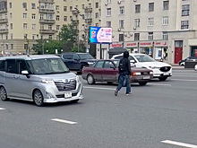 Переход москвича через Кутузовский поперек автодвижения попал на видео