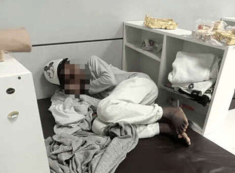 Отец и 10-летний сын из Мали 4 месяца живут в аэропорту Южной Кореи