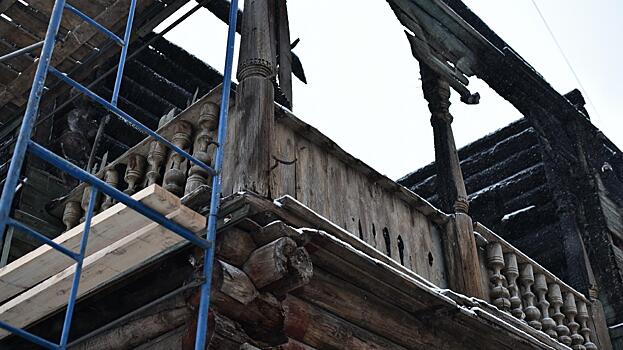 Готовить к реставрации начали поврежденное пожаром здание на ул. Ветошкина, 3, в Вологде