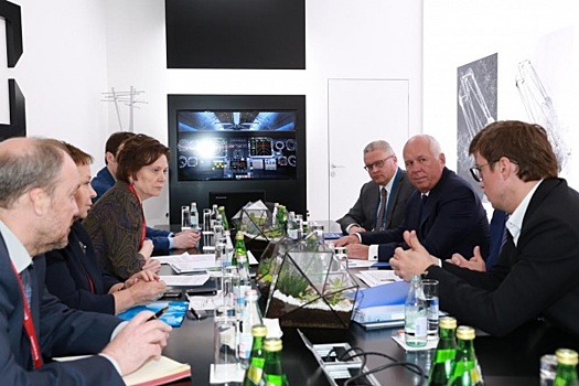 Наталья Комарова и Сергей Чемезов обсудили перспективы сотрудничества Югры и «Ростеха»