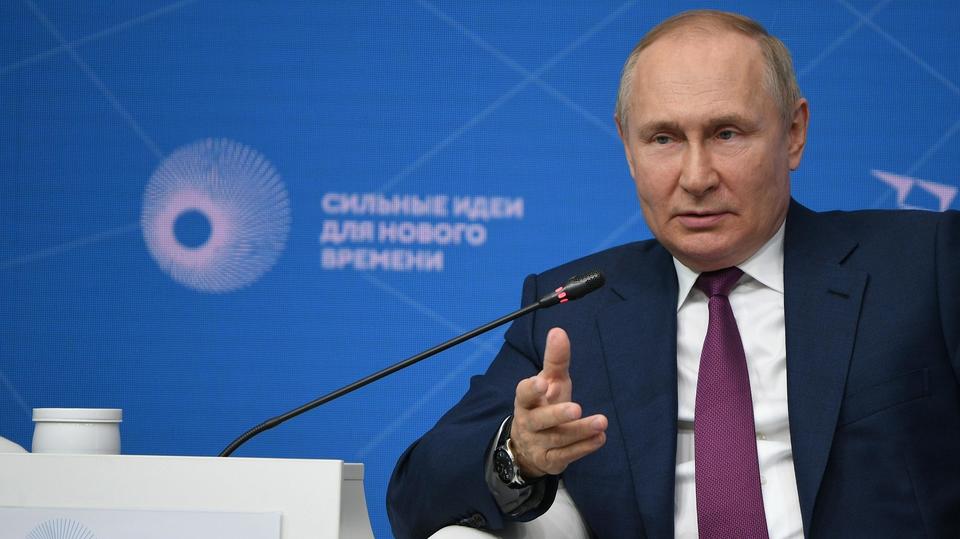 Путин принимает участие в пленарном форуме АСИ «Сильные идеи для нового времени»