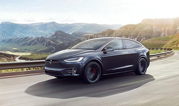 Хакеры с легкостью обманули автопилот Tesla при помощи кусочка липкой ленты