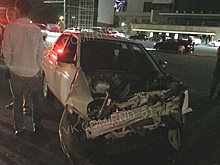 Лоб в лоб: на Театральной площади столкнулись два автомобиля