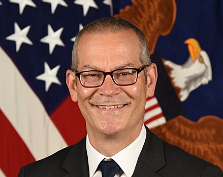 Замминистра обороны США уходит в отставку