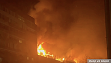 В Москве загорелась крыша семиэтажного жилого дома на улице Черняховского, площадь пожара больше 2 тыс кв. метров