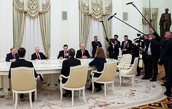 Пошел пятый час встречи Путина с Уиткоффом