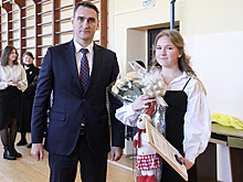 Российскую школьницу наградили за спасение сестры при пожаре