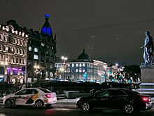 Автобус высадил туристов в сугроб на Невском проспекте Петербурга