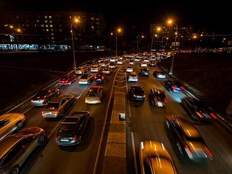 Москвичей предупредили о росте числа машин на дорогах