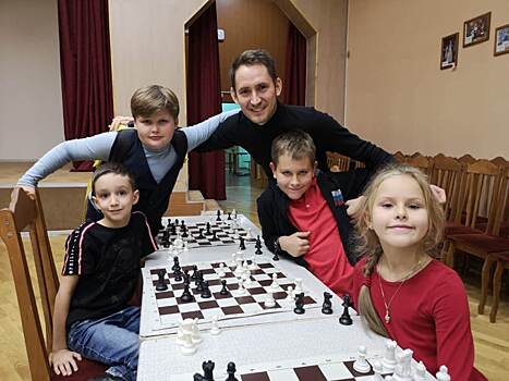 Учащиеся школы «В Сокольниках» стали победителями межрайонных шахматных турниров