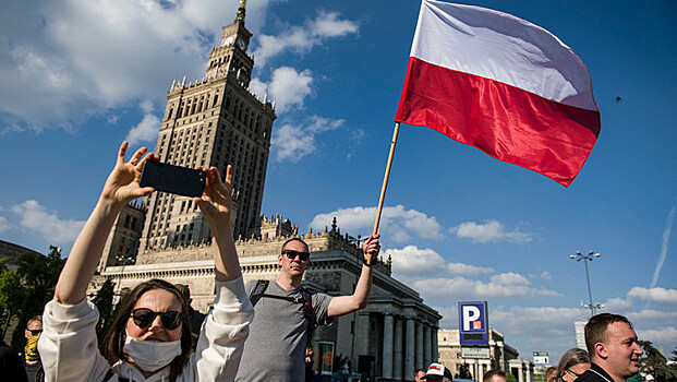 Чиновник из США удалил фото нашивки с Бандерой из-за реакции в Польше