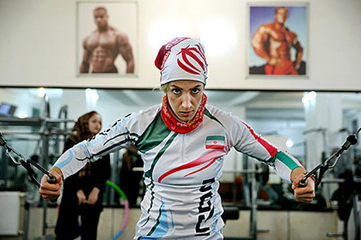 Иранским тяжелоатлеткам разрешили соревноваться в хиджабах
