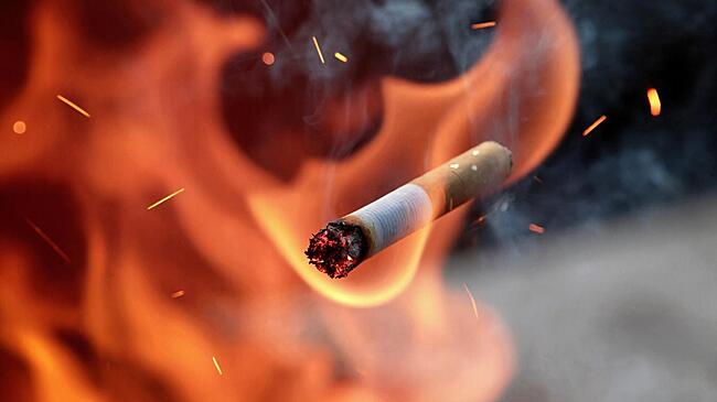 Один человек погиб и ещё 30 пришлось эвакуировать из-за пожара в жилом доме в Ижевске