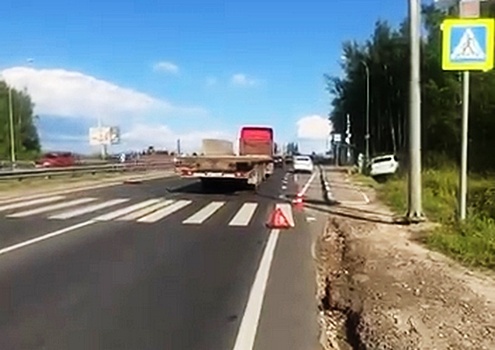 Иномарка сбила двух женщин на переходе в Кстовском районе