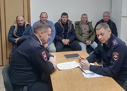 Сотрудники Госавтоинспекции обсудили с перевозчиками района перевозку детских групп