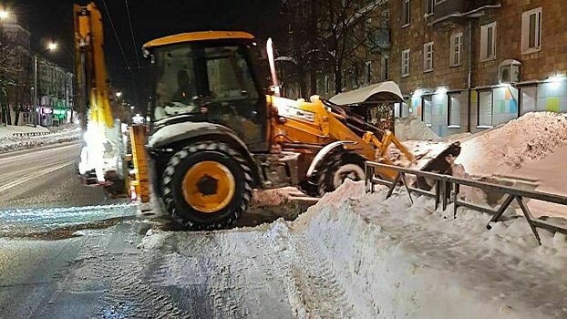          В Кирове продолжается ликвидация последствий снегопада       