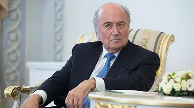 Экс-президент ФИФА Блаттер назвал ошибкой ЧМ в Катаре