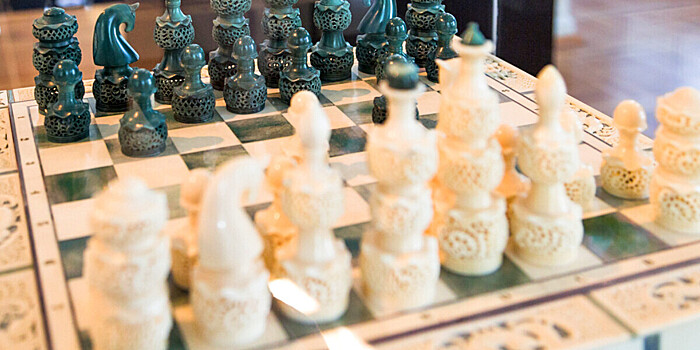 Гроссмейстеры Крамник, Раджабов и Карякин сыграли в шахматы со школьниками