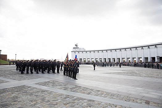 Свыше 800 курсантов университета МВД приняли присягу у стен Музея Победы