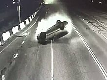 Россиянин проехал на крыше Toyota мимо поста ГИБДД