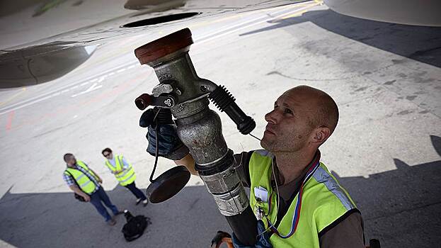 Авиаперевозчики предупредили Минтранс о проблемах с топливом