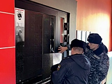 Тараканы и грязь: приставы закрыли популярный кемеровский гриль-бар