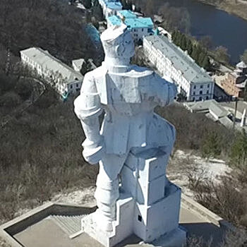Мастера из Киева и Львова отремонтируют памятник товарищу Артему в Донбассе