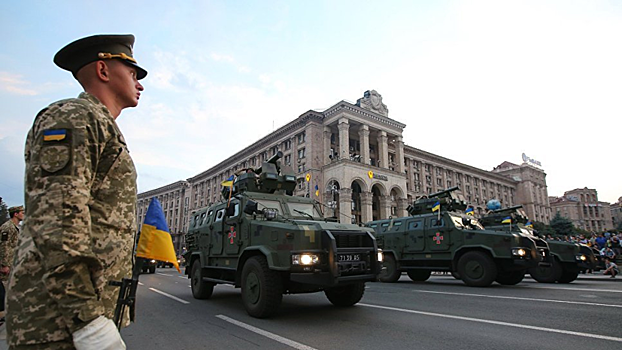 Порошенко примет военный парад в Киеве