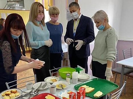 В Приморье продолжаются проверки качества питания школьников