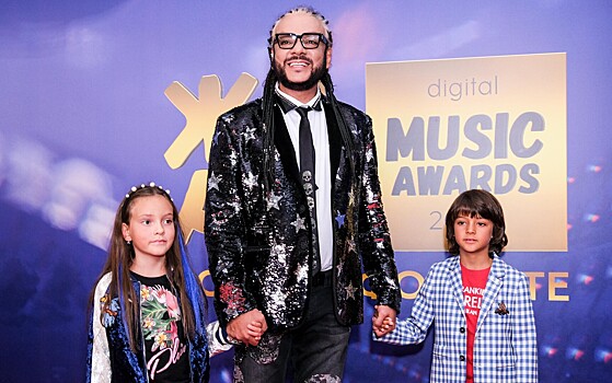 Киркоров с детьми, постройневший Лазарев и другие звезды на премии «Жара Music Awards»