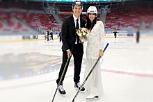 Самая необычная свадьба года! Хоккеист сыграл свадьбу на льду