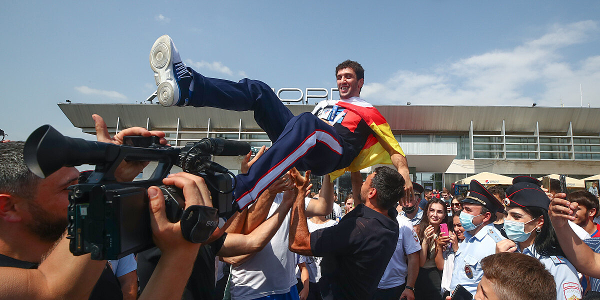 В Северной Осетии встретили олимпийского чемпиона Заурбека Сидакова