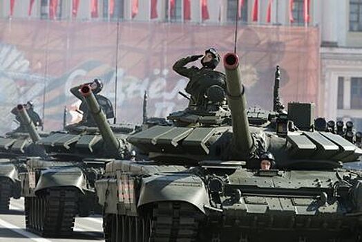 На Красной площади начался Парад Победы, в нем участвуют более десяти тысяч военнослужащих