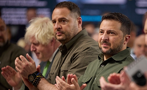 В Раде заявили, что Зеленский не будет увольнять Ермака