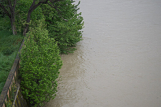В Сванети машина упала в реку: водитель погиб