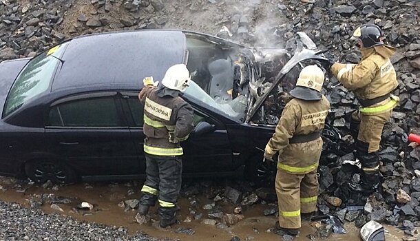 Автомобиль начинающего гонщика загорелся на ходу в Карелии