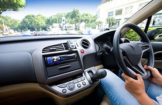 Всё больше водителей стали предпочитать праворуки автомобили.