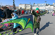 Владивосток встречает восточный Новый год драконом под хохлому и занятием цигун