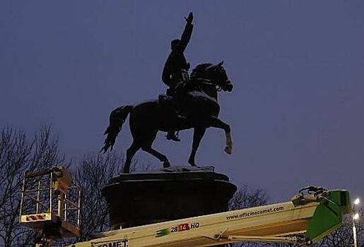 В России отреагировали на снос памятника Щорсу в Киеве