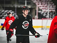 The Athletic о затягивании подписания контракта с Никишиным: в «Каролине» об этом не беспокоятся