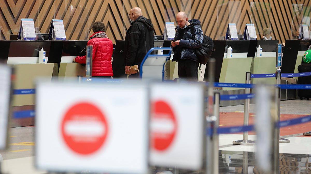 Почти 60 рейсов задержали и отменили в аэропортах Москвы