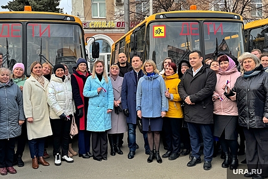 Губернатор Шумков вручил курганским больницам ключи от новых скорых