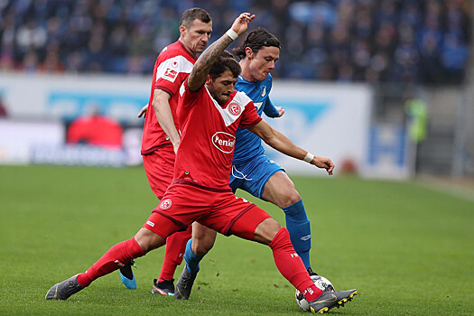 «Боруссия» М, оставшись в меньшинстве, не смогла уйти от поражения в матче с «Фрайбургом»